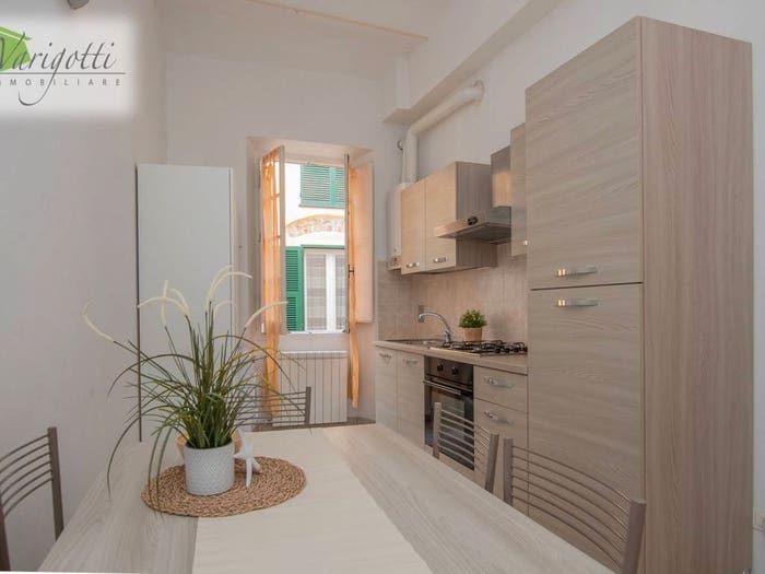 Appartamento trilocale in vendita in Via Torcelli, Centro, Finale Ligure