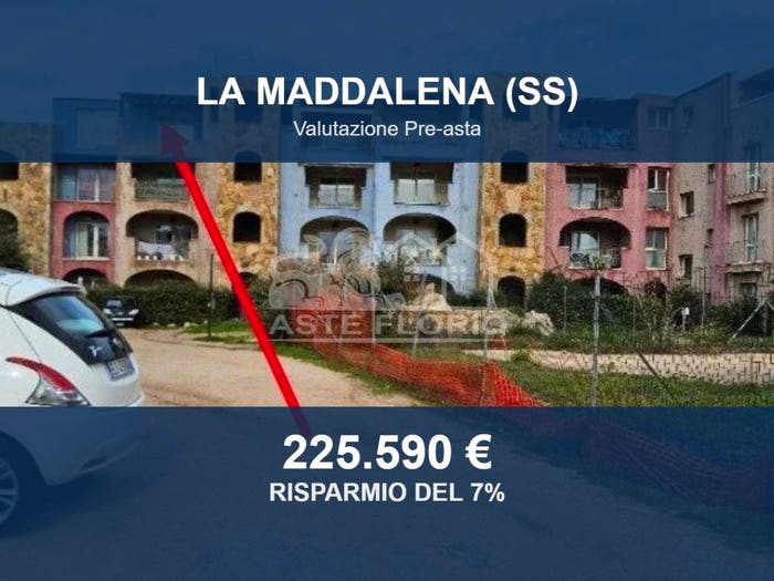 Appartamento con 6 locali in vendita in Via Don Vico, La Maddalena