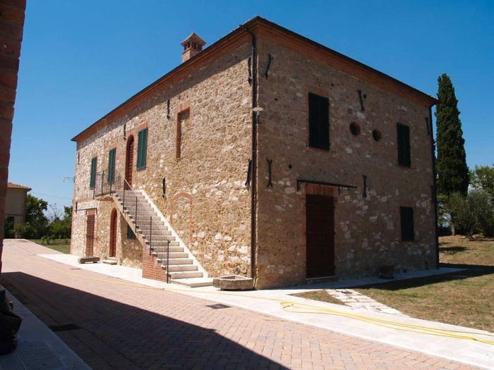Casa con 6 locali in vendita in Asciano
