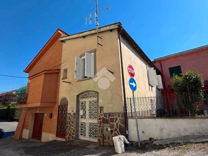 Casa trilocale in vendita in Via Della Selva, Centro, Genzano di Roma