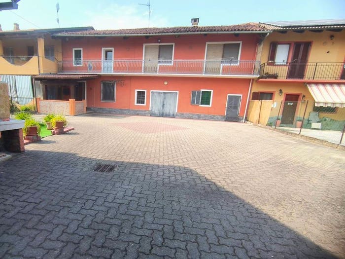 Casa con 6 locali in vendita in Strada Landoglio, Crescentino
