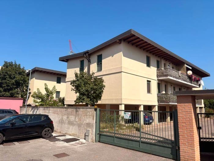 Appartamento trilocale in vendita in Via Treviglio, Badalasco, Fara Gera d'Adda