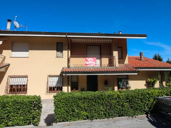 Appartamento quadrilocale in vendita in Via Alba, Centro, Bossolasco