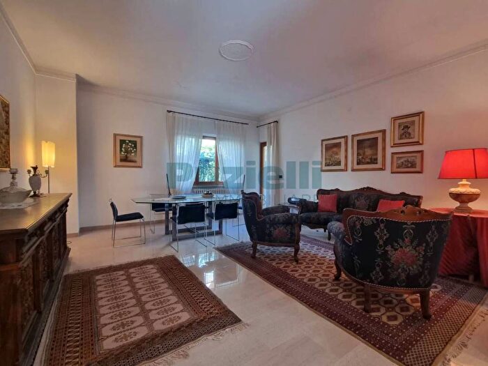 Casa con 6 locali in vendita in Via Giuseppe Sacconi, Fermo