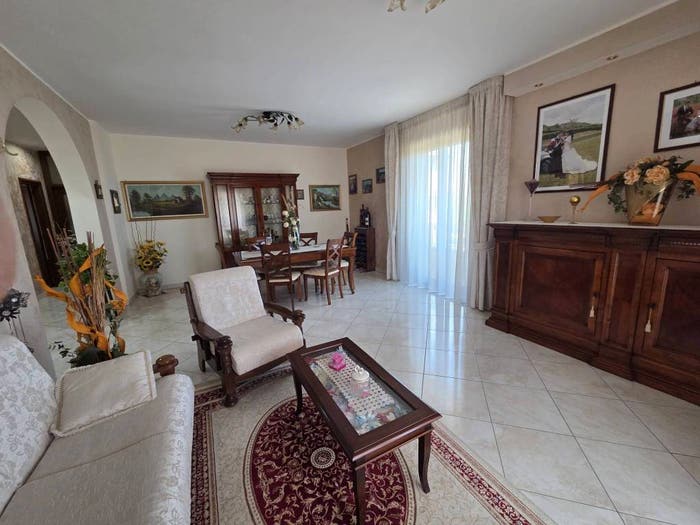 Appartamento con 5 locali in vendita in Via Perruna, Centro, Tollo