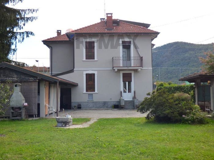 Casa con 6 locali in vendita in Centro, Cuveglio