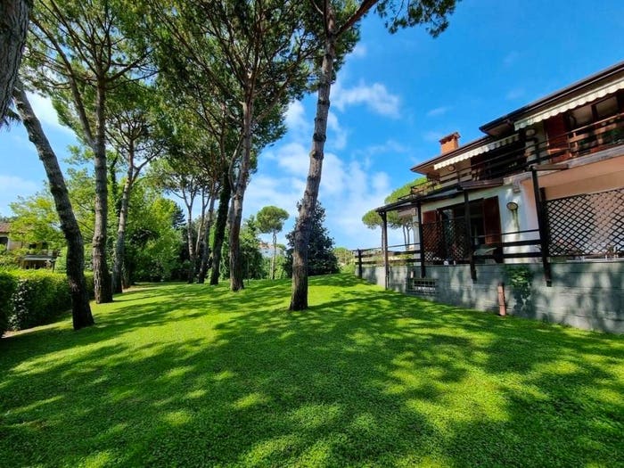 Casa con 6 locali in vendita in Via del Mare, Ronchi Poveromo, Massa