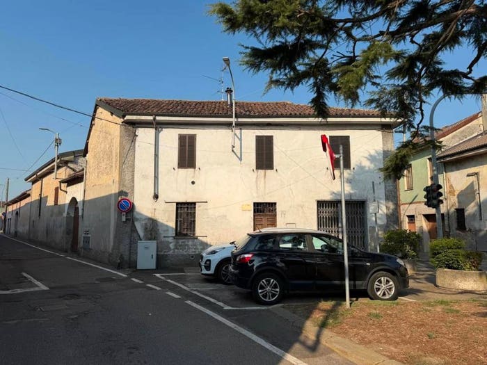 Casa con 6 locali in vendita in Via Marconi, Albonese