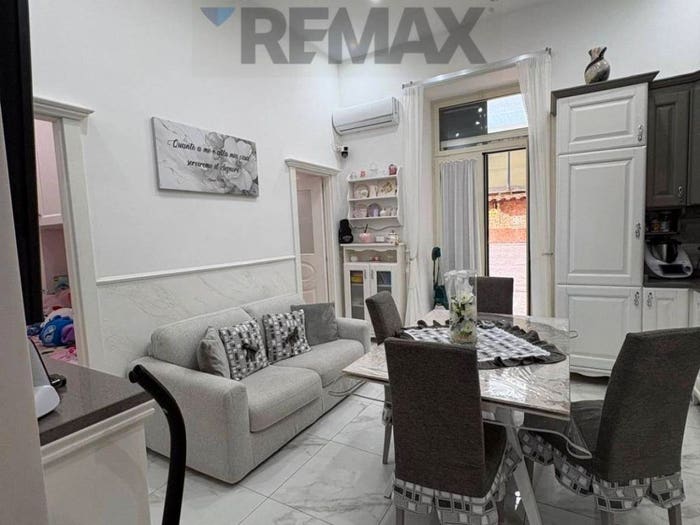 Appartamento quadrilocale in vendita in Via Carlo De Marco, San Carlo All'Arena, Napoli