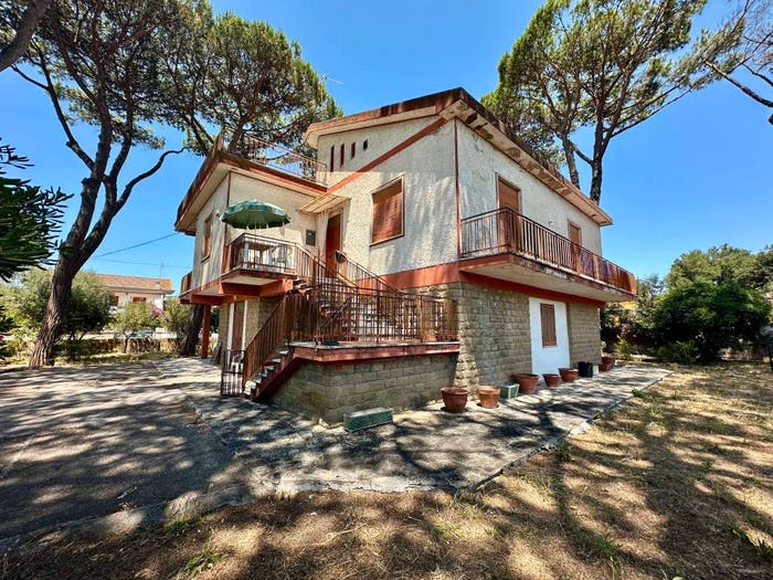 Casa con 6 locali in vendita in Viale Roma, Villa Claudia, Anzio