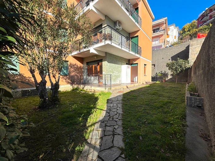 Appartamento trilocale in vendita in Viale dei Limoni, Centro, Cogoleto