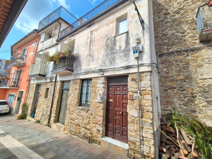 Appartamento quadrilocale in vendita in Via Serre, Centro, Perito