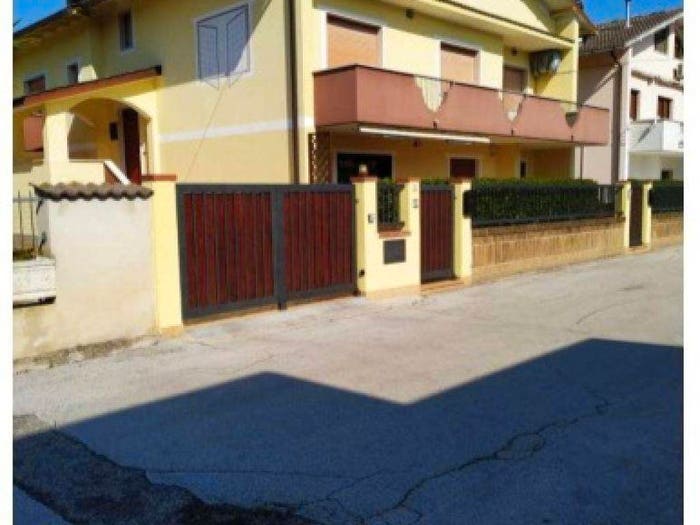 Appartamento con 5 locali in vendita in Via Forlì, Villanova, Cepagatti
