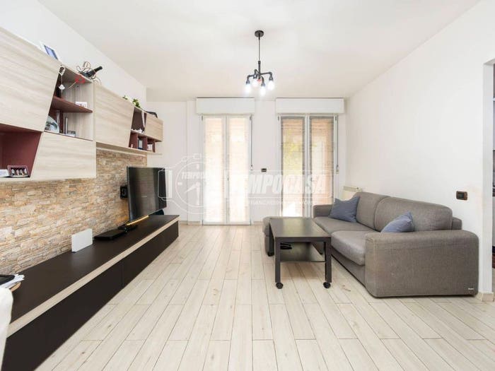 Appartamento trilocale in vendita in Via aldo moro, Melzo
