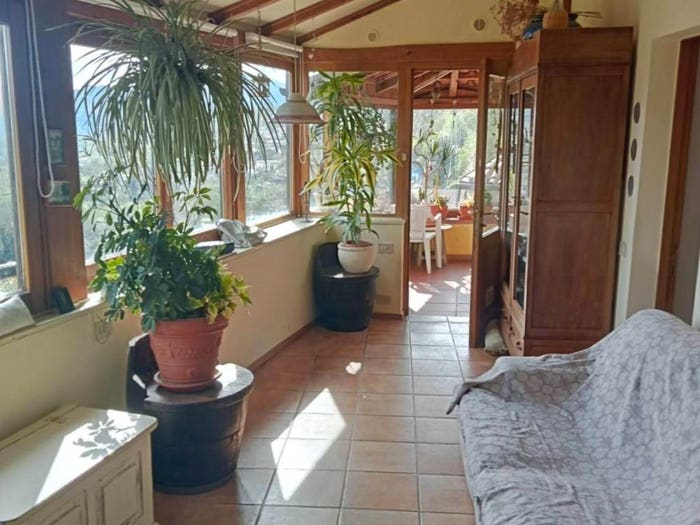 Casa con 6 locali in vendita in Podenzana, Montale