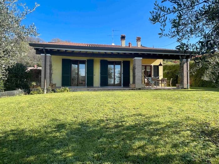 Casa con 6 locali in vendita in Casano Dogana Isola, Luni