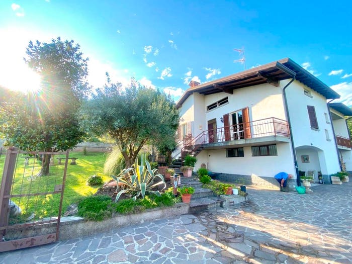 Casa quadrilocale in vendita in Via Monsignor G Testa, Cenate Di Sotto, Cenate Sotto