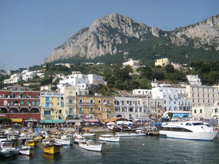 Appartamento quadrilocale in vendita in Via Cristoforo Colombo, Centro, Capri