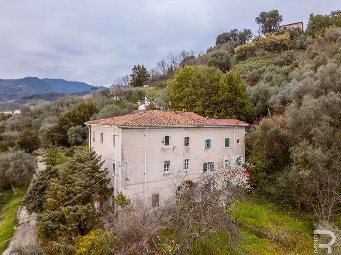 Casa con 6 locali in vendita in Viale Settembre, Avenza, Carrara