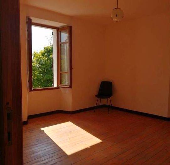 Casa con 6 locali in vendita in Bettola
