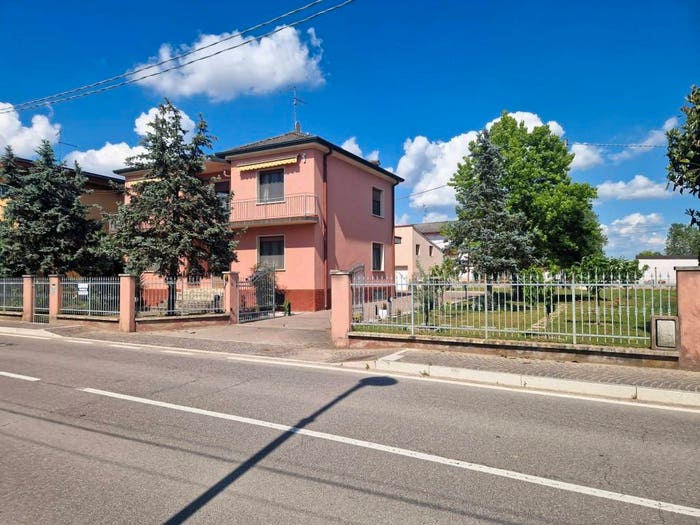 Casa con 6 locali in vendita in Via Capitello, Piazza, Concamarise