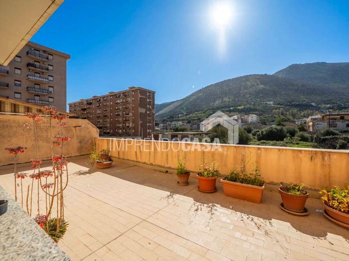Appartamento quadrilocale in vendita in Via Olindo Guerrini, Tommaso Natale, Palermo