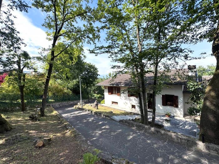 Casa con 6 locali in vendita in Strada delle Querce, Pignare, Costabissara