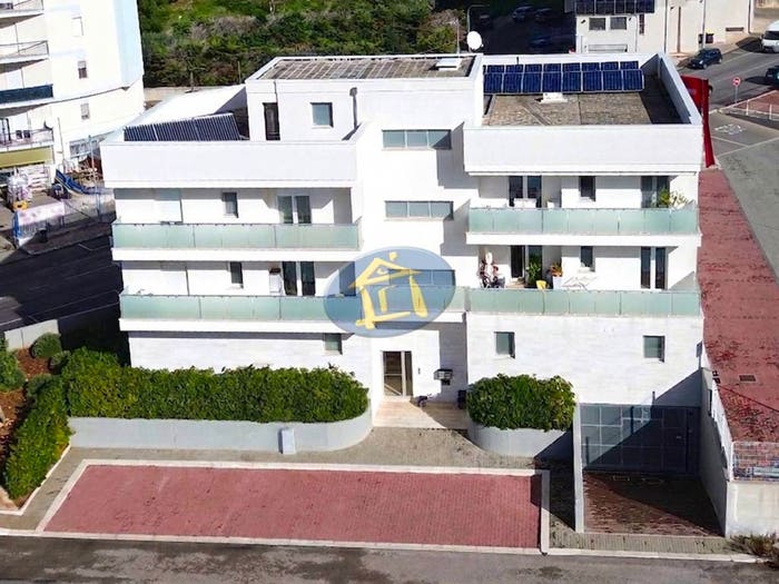 Appartamento con 5 locali in vendita in Via Nicola Simone, Putignano