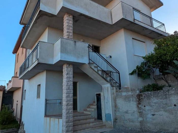 Casa con 6 locali in vendita in Via Savoia, Ardauli