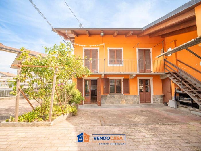 Casa quadrilocale in vendita in Via Camillo Benso di Cavour, Centro, Bagnolo Piemonte