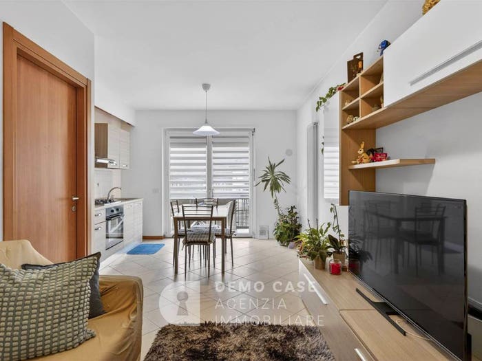 Appartamento trilocale in vendita in Via Papa Giovanni Paolo II, Mese