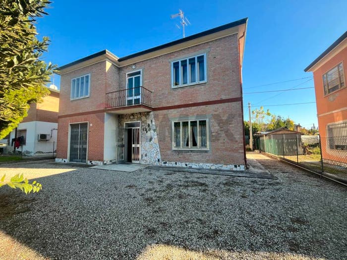 Casa con 6 locali in vendita in Via Portomaggiore, Cona, Ferrara