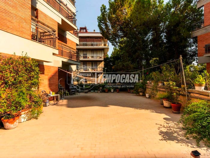 Appartamento quadrilocale in vendita in Via Mario Batà, Centro, Macerata