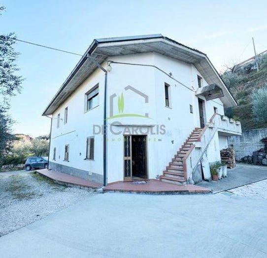 Casa con 6 locali in vendita in Via Fonte Di Campo, Ascoli Piceno