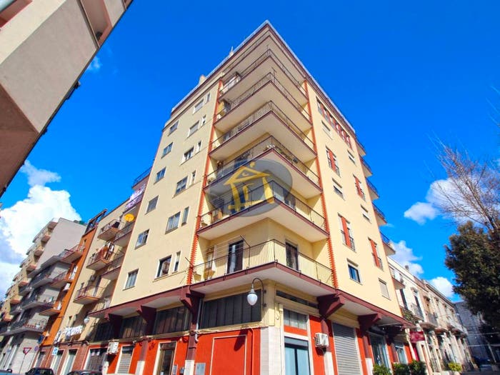 Appartamento con 5 locali in vendita in Via Stefano Senna, Putignano