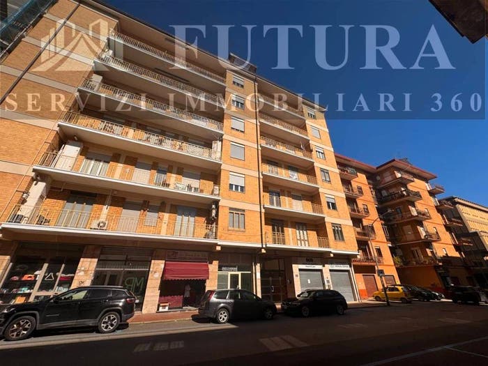Appartamento con 6 locali in vendita in VIA DEGLI IMBIMBO, A Annarumma A Gasperi F Tedesco, Avellino