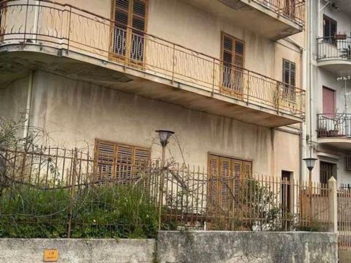 Casa con 6 locali in vendita in Montelepre