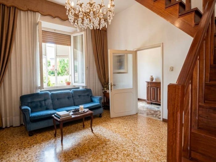 Casa con 6 locali in vendita in Viale Roma, Laterina, Laterina Pergine Valdarno