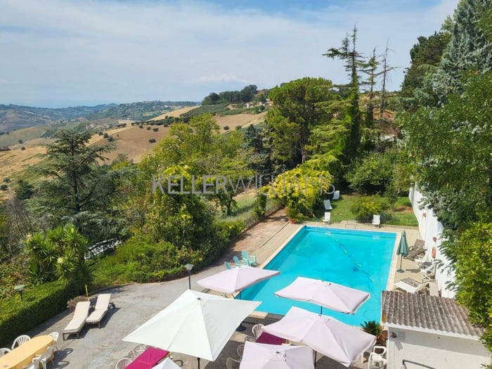Casa con 6 locali in vendita in Contrada Berrettino, Atri