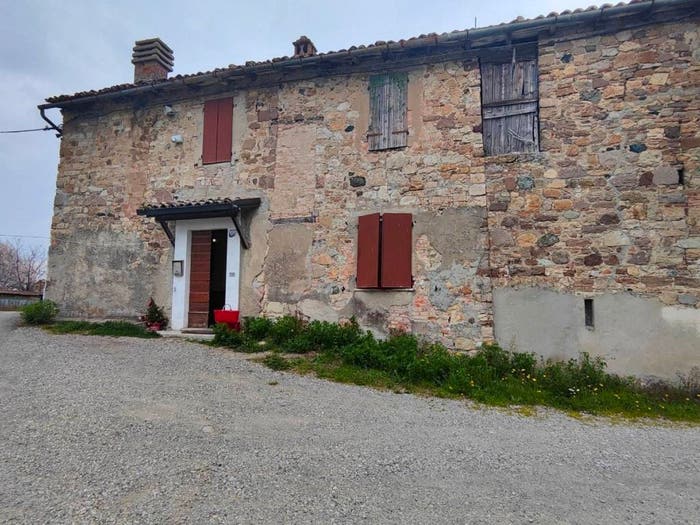 Casa con 6 locali in vendita in via Costa, Fornovo di Taro