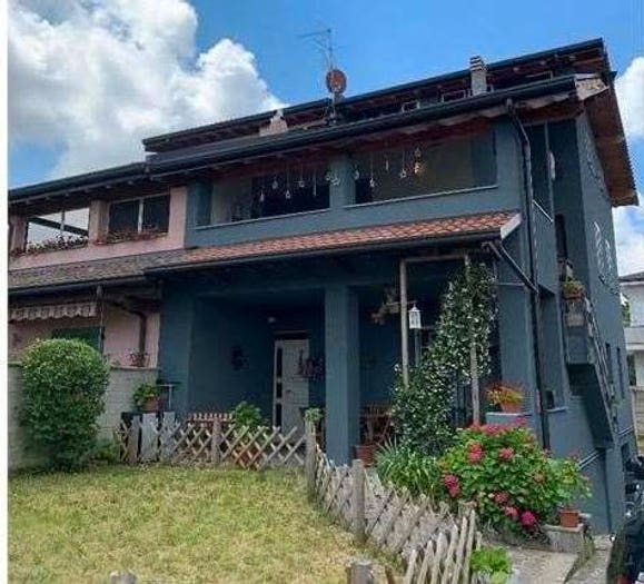 Appartamento quadrilocale in vendita in Via Ruggero Leoncavallo, Canegrate