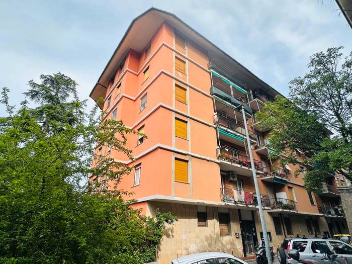 Appartamento trilocale in vendita in Via Paolo Magretti, Marassi, Genova