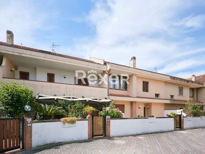 Casa con 6 locali in vendita in via vittoria colonna n, Centro, Francavilla al Mare