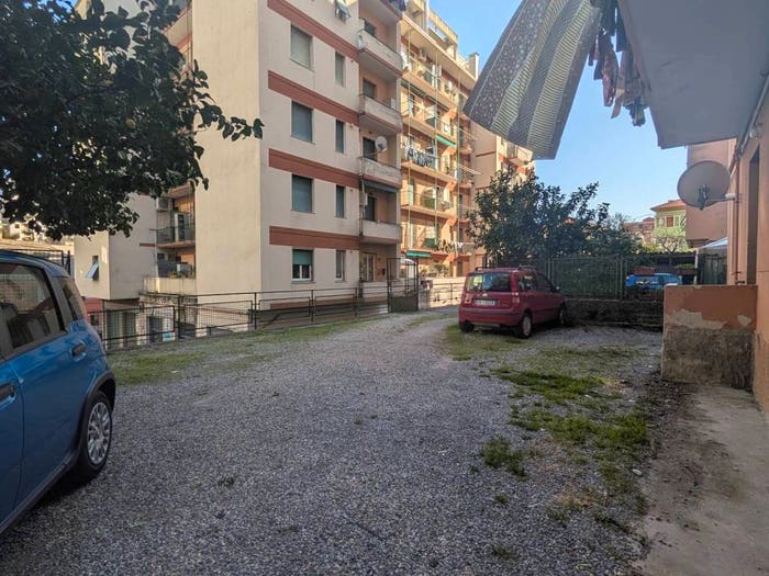 Appartamento trilocale in vendita in Via Giovanni Arrivabene, Sestri Ponente, Genova