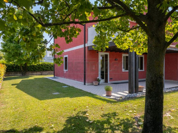 Casa con 6 locali in vendita in Via San Martino, Centro, Dueville