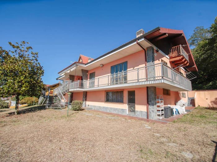 Casa con 6 locali in vendita in Via Castelvecchio, Montalenghe