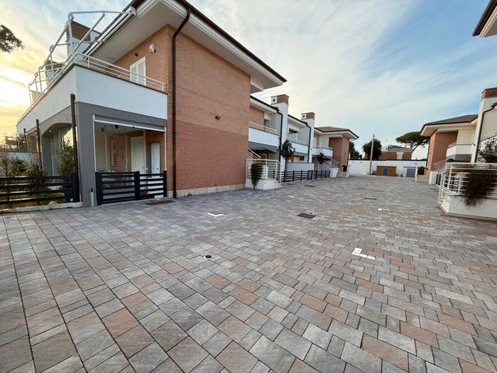 Appartamento trilocale in vendita in Viale del Sole, Lavinio Mare, Anzio