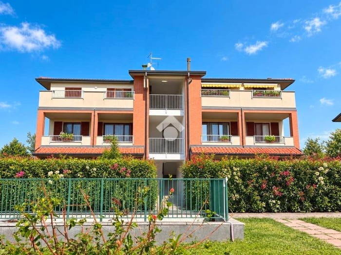Appartamento trilocale in vendita in Via Castellazzo, Pregnana Milanese