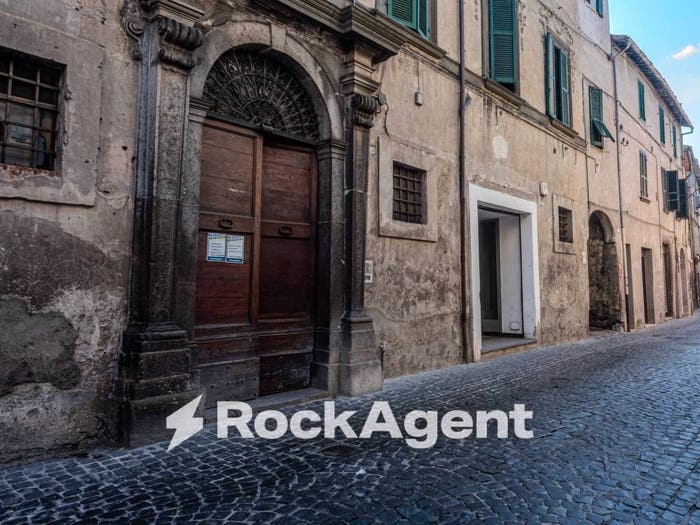 Appartamento trilocale in vendita in Via Roma, Centro, Acquapendente