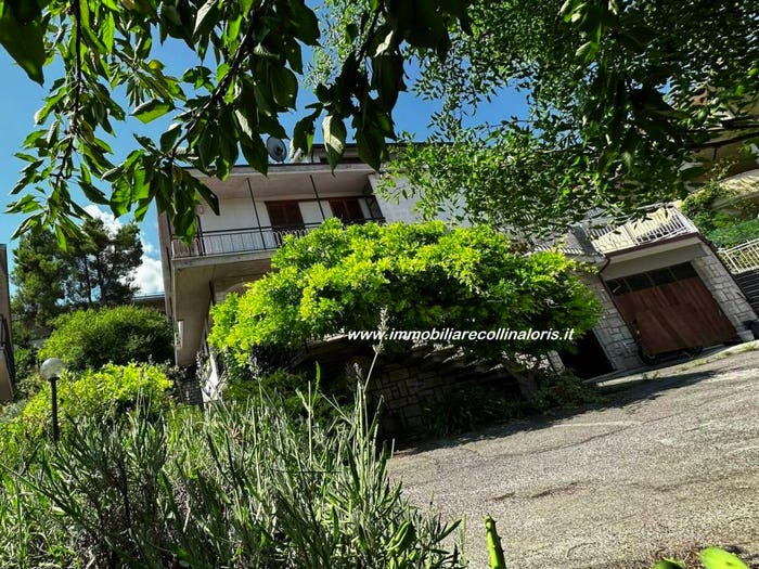 Casa con 6 locali in vendita in Via Ottobre, Ascoli Piceno